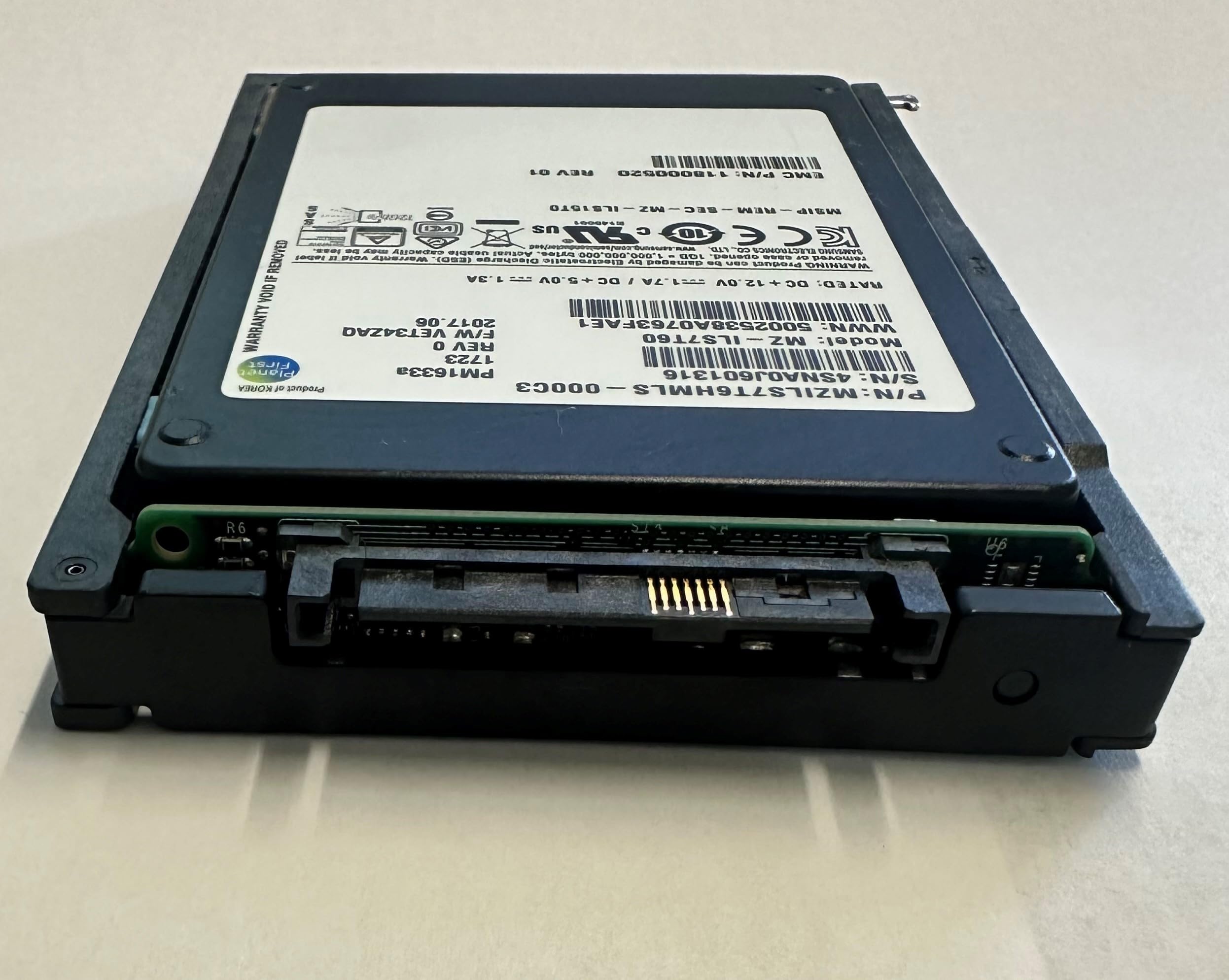 Amazon.com: 118000520 EMC ($1799 ea.) 7.68TB, Flash SSD, 2.5